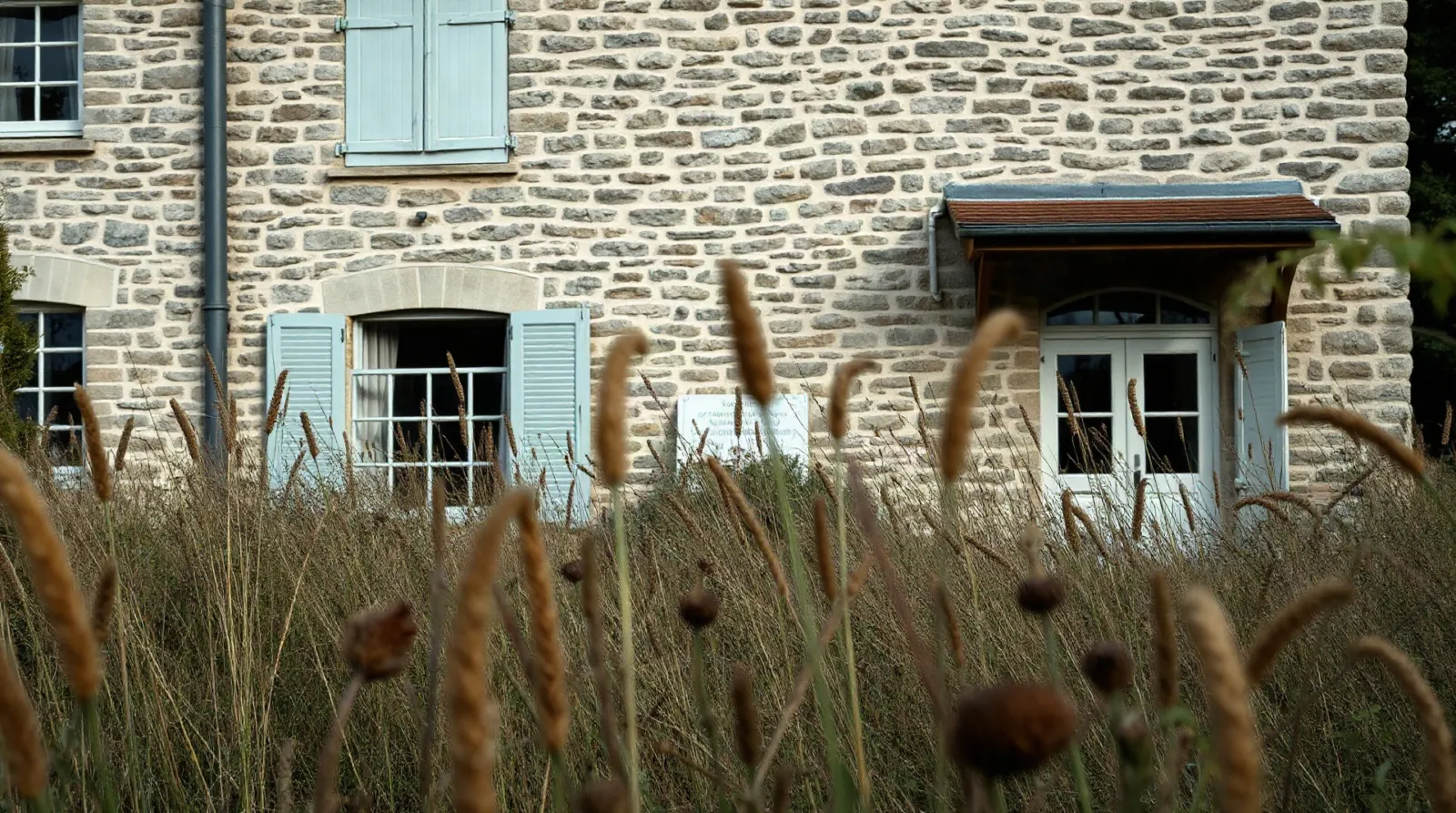 Maison de famille ancienne en milieu rural laissée en indivision successorale